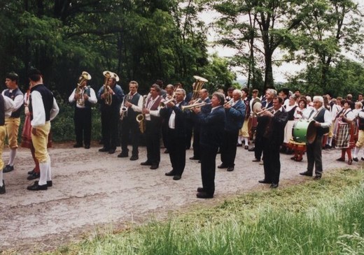 Chotesov 15.Staroceske maje 25-26.5.2002